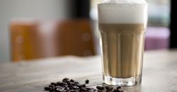 Mit 193.800 verkauften Tonnen verzeichnet das Kaffeesegment „Ganze Bohne“ laut Deutschem Kaffeeverband einen Höchststand. Foto: Deutscher Kaffeeverband / Bente Stachowske
